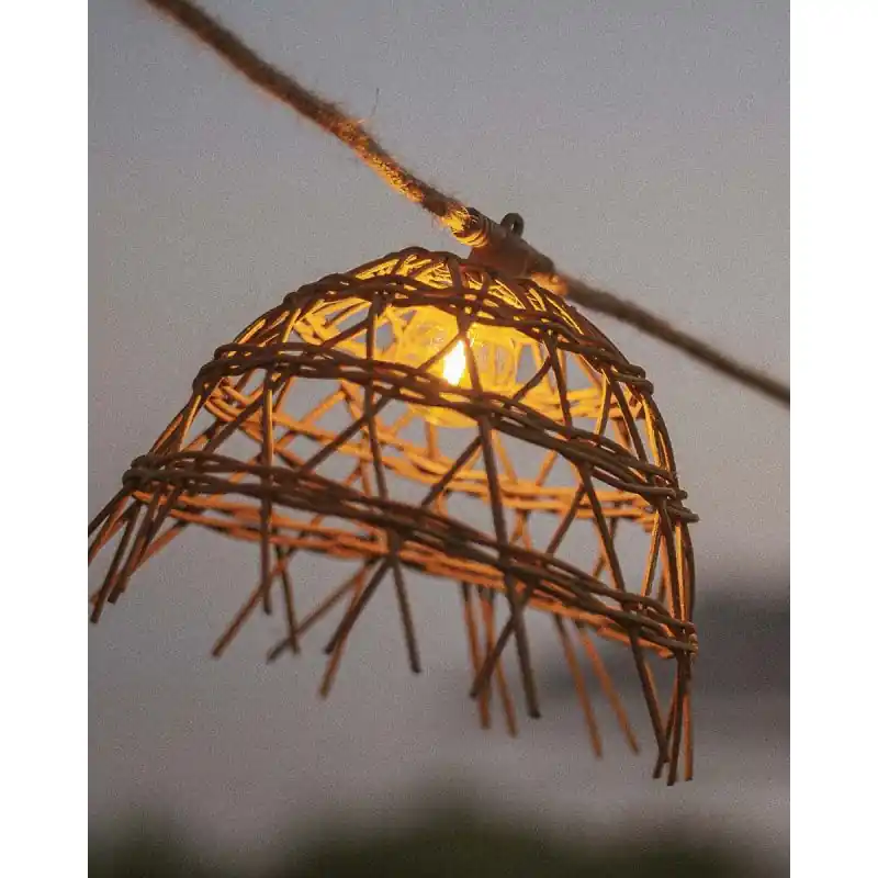 New Garden Alma - lichtslinger aansluitbaar via kabel of zonne-energie - oplaadbare batterij - 8 meter slinger waarvan 3 meter snoer - 10 LED-lampen incl. - IP44 - hout Gecertificeerd