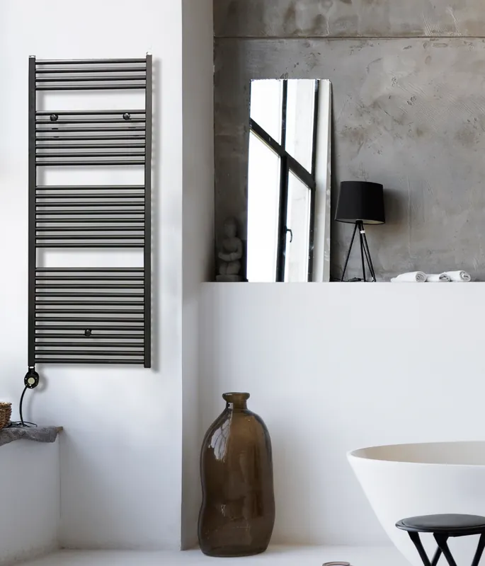 Laatste Kans Instamat Robina elektrische handdoekradiator met zwarte thermostaat 121x60cm zwart mat 600W