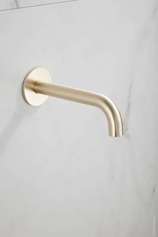 Ambachtelijk Saniclear Plus baduitloop 20cm geborsteld messing mat goud